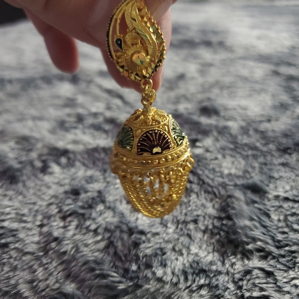 Gold dangle earrings